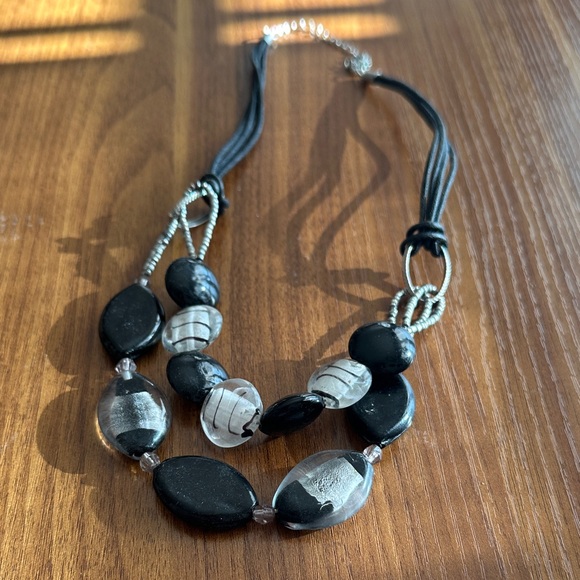 Elegant Black and Silver Beaded Necklace 🌺 - Picture 4 of 4